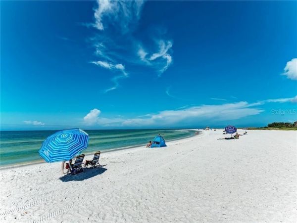 Lido Key Lovely Cottage with 2 Bedrooms