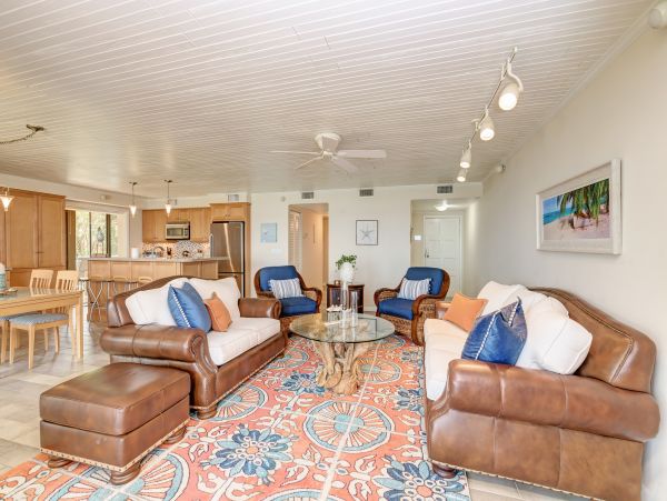 Longboat Key Two Bedroom Bayfront Vacation Condo Sleeps 4
