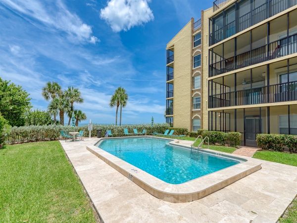 Longboat Key Two Bedroom Bayfront Vacation Condo Sleeps 4