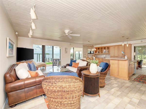 Longboat Key Two Bedroom Bayfront Vacation Condo Sleeps 4