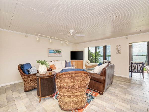 Longboat Key Two Bedroom Bayfront Vacation Condo Sleeps 4