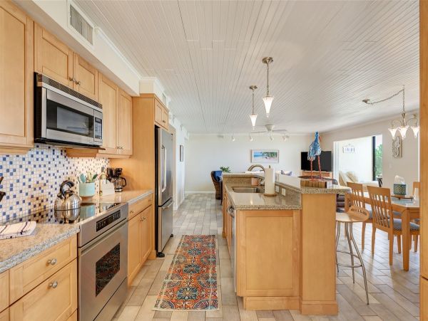 Longboat Key Two Bedroom Bayfront Vacation Condo Sleeps 4