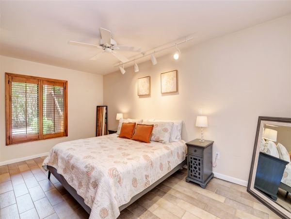 Longboat Key Two Bedroom Bayfront Vacation Condo Sleeps 4