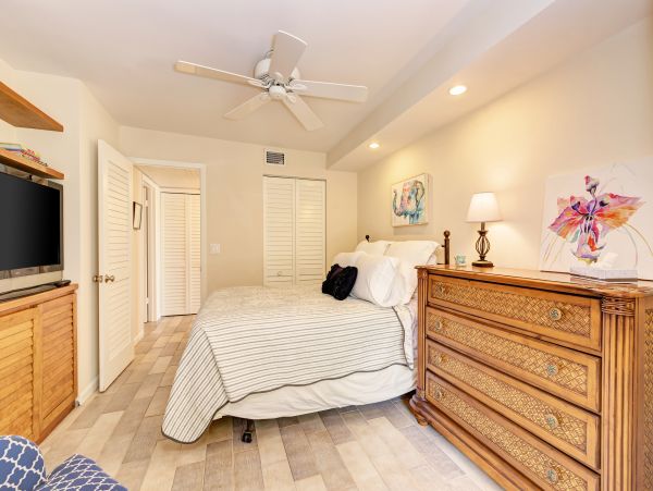 Longboat Key Two Bedroom Bayfront Vacation Condo Sleeps 4