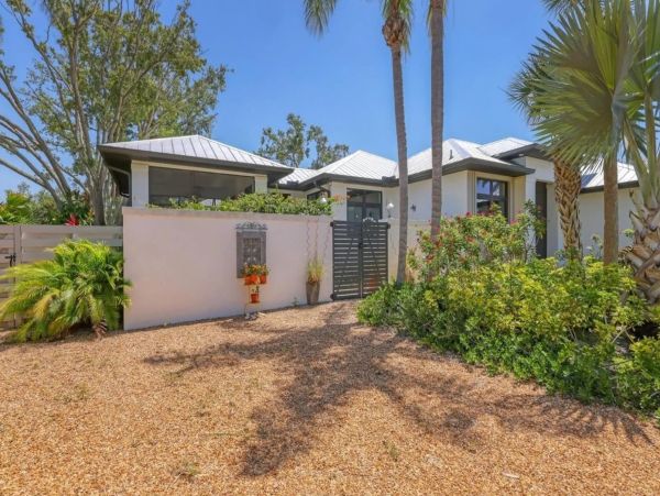 Sarasota Vacation Rental - Luxury Modern Home with Gardens & Spa