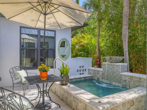 Sarasota Vacation Rental - Luxury Modern Home with Gardens & Spa