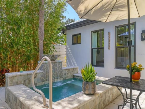Sarasota Vacation Rental - Luxury Modern Home with Gardens & Spa