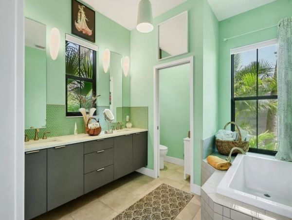 Sarasota Vacation Rental - Luxury Modern Home with Gardens & Spa