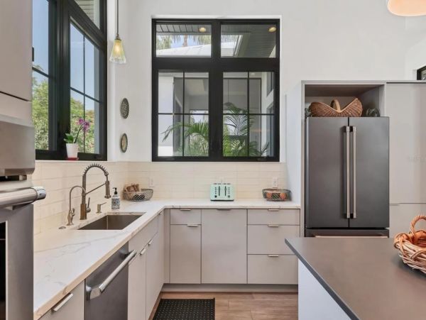 Sarasota Vacation Rental - Luxury Modern Home with Gardens & Spa