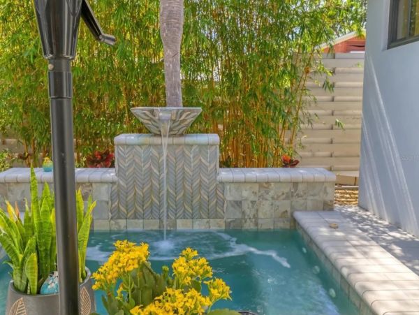 Sarasota Vacation Rental - Luxury Modern Home with Gardens & Spa