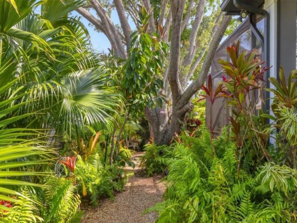 Sarasota Vacation Rental - Luxury Modern Home with Gardens & Spa