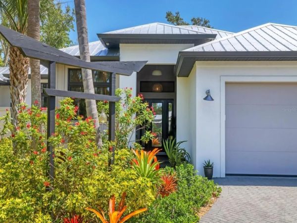 Sarasota Vacation Rental - Luxury Modern Home with Gardens & Spa