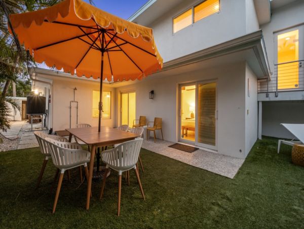 Siesta Key Vacation Rental - 6-Bedroom Luxury Beach House with Pool