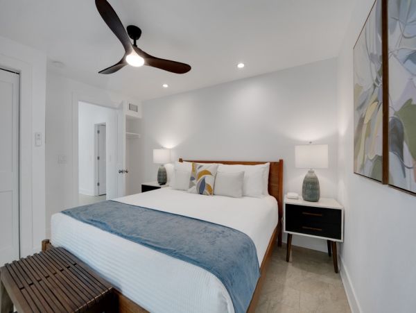 Siesta Key Vacation Rental - 6-Bedroom Luxury Beach House with Pool