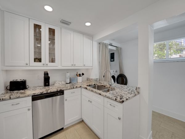 Siesta Key Vacation Rental - 6-Bedroom Luxury Beach House with Pool