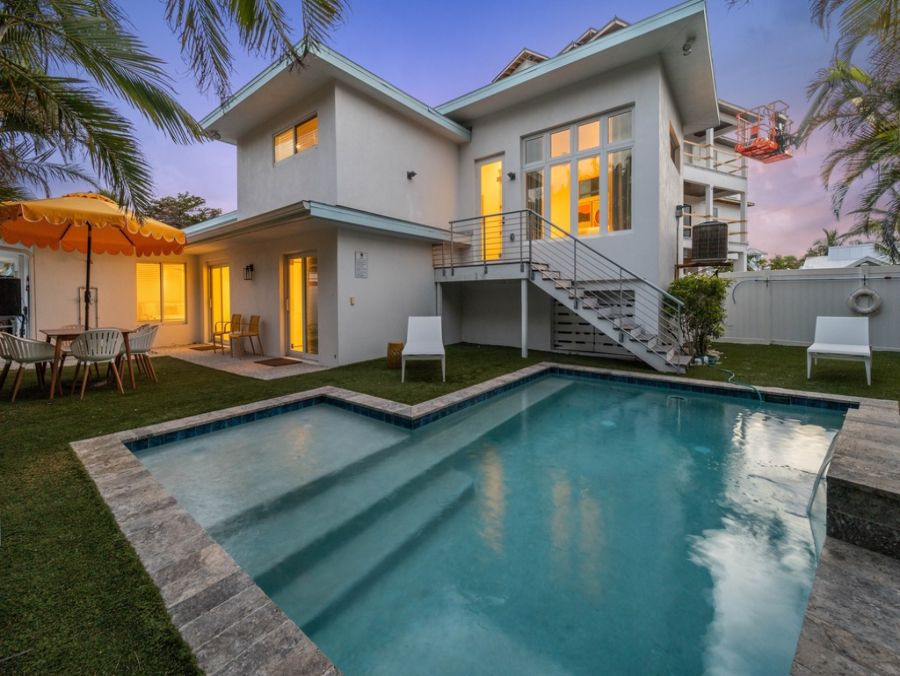 Siesta Key Vacation Rental - 6-Bedroom Luxury Beach House with Pool