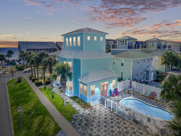 Tropical Vacation 7 Bedroom Home with Water Views