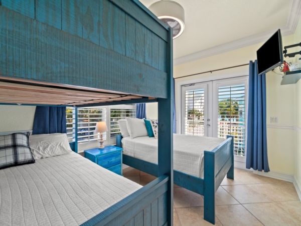 Tropical Vacation 7 Bedroom Home with Water Views
