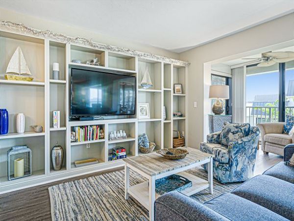 Two Bedroom Canal Front Vacation Condo in Sanibel