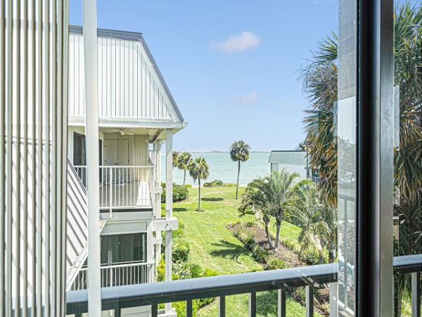Two Bedroom Canal Front Vacation Condo in Sanibel