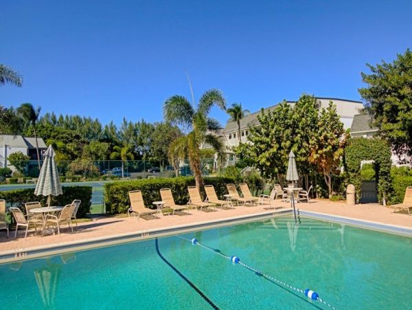 Two Bedroom Canal Front Vacation Condo in Sanibel