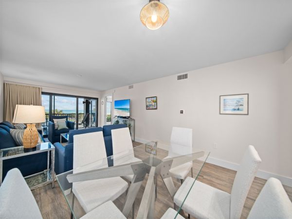 Gulf-Front Getaway with stunning Views and Comfort
