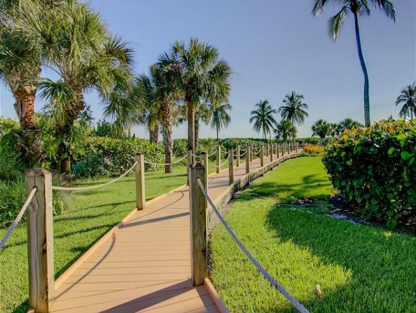 Luxury Beachfront Condo with Stunning Gulf Views - Perfect Vacation Getaway