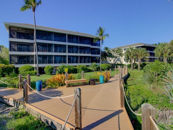 Luxury Beachfront Condo with Stunning Gulf Views - Perfect Vacation Getaway