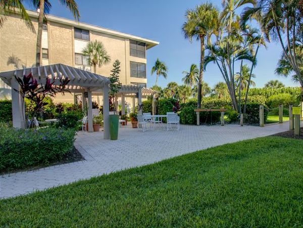 Luxury Beachfront Condo with Stunning Gulf Views - Perfect Vacation Getaway