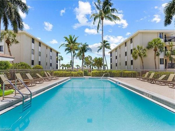 Luxury Beachfront Condo with Stunning Gulf Views - Perfect Vacation Getaway
