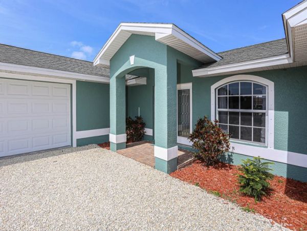 Lovely 4 Bedroom Home with Great Pool