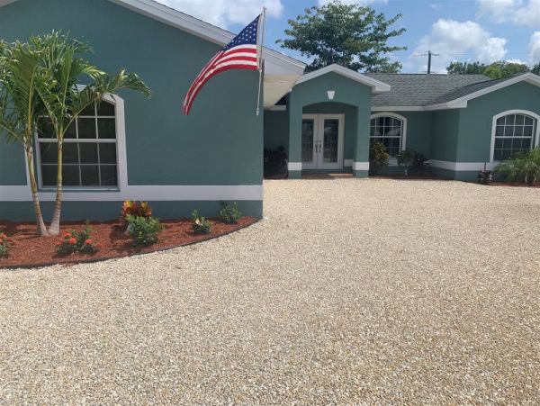 Lovely 4 Bedroom Home with Great Pool