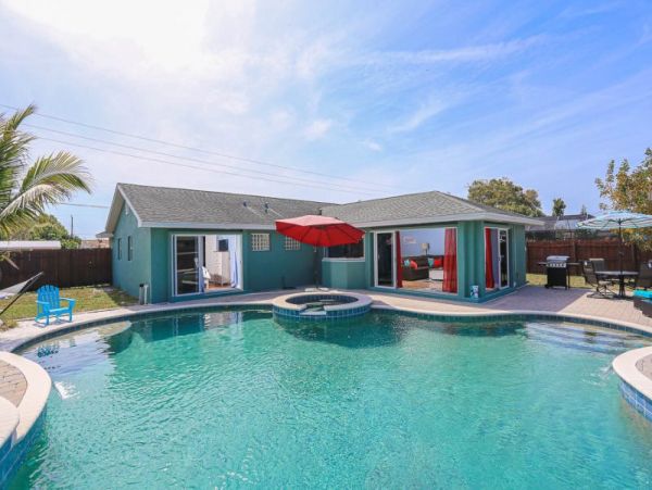 Lovely 4 Bedroom Home with Great Pool