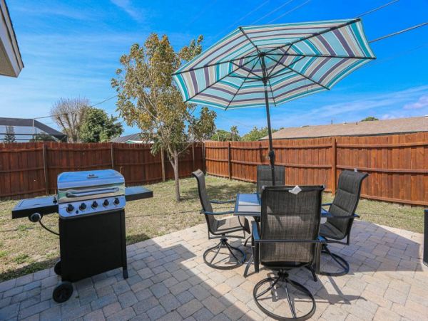 Lovely 4 Bedroom Home with Great Pool