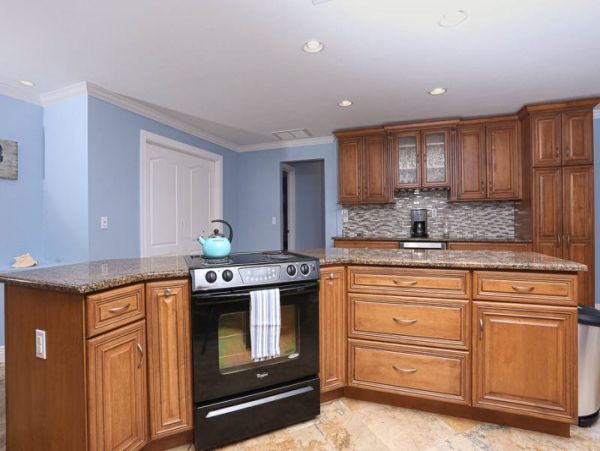 Lovely 4 Bedroom Home with Great Pool