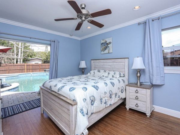 Lovely 4 Bedroom Home with Great Pool