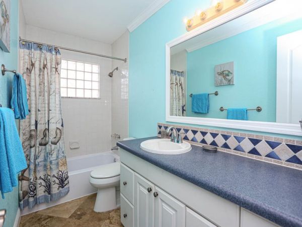 Lovely 4 Bedroom Home with Great Pool