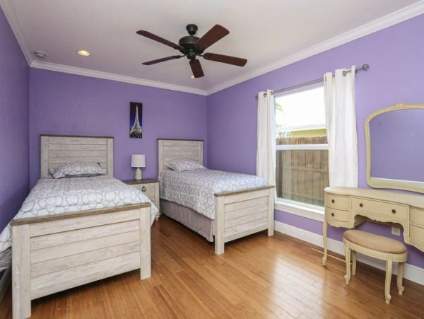 Lovely 4 Bedroom Home with Great Pool