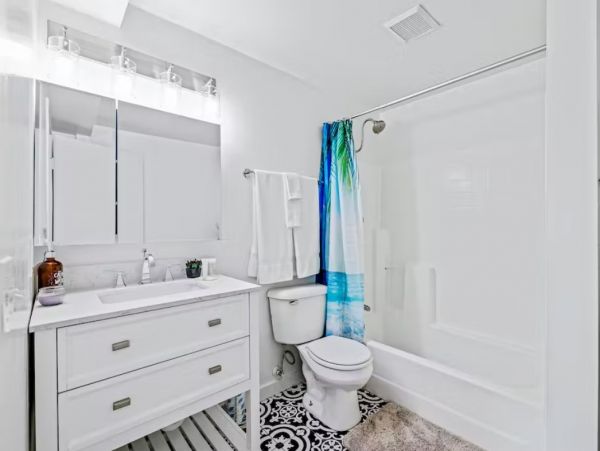 Ocean View Four Bedroom Vacation Home in Summerland