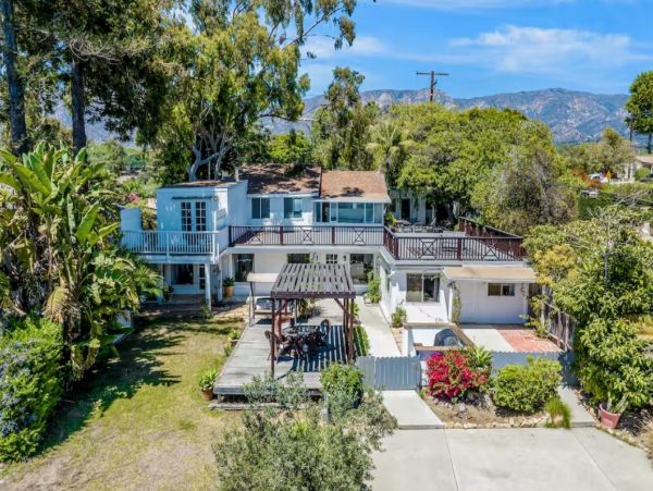 Ocean View Four Bedroom Vacation Home in Summerland