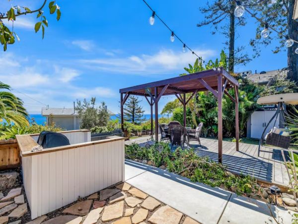Ocean View Four Bedroom Vacation Home in Summerland
