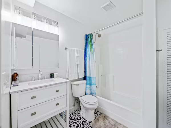Ocean View Four Bedroom Vacation Home in Summerland