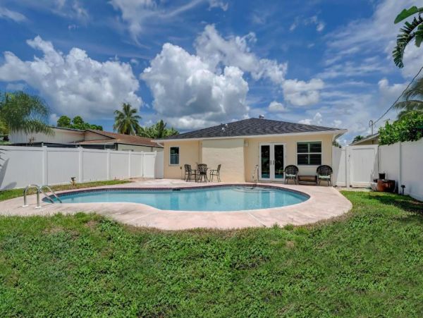 Naples Vacation Pool Home Three Bedroom