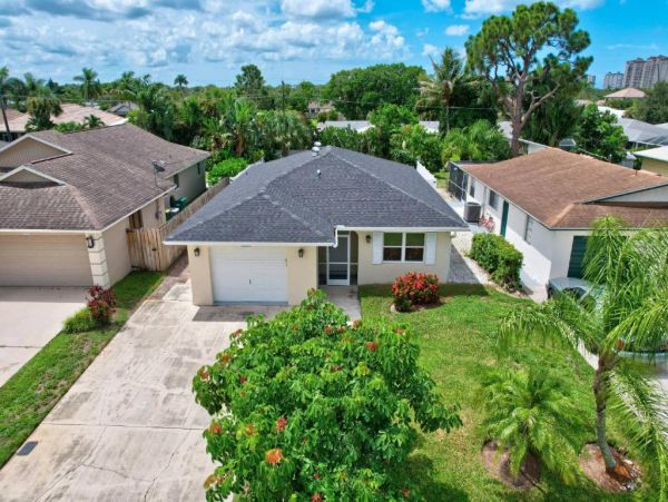 Naples Vacation Pool Home Three Bedroom