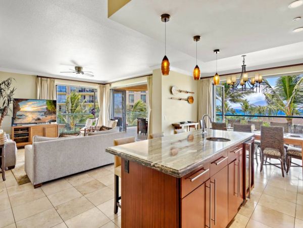 Oceanfront Kaanapali Luxury Vacation Condo  Sleeps 8 Guests