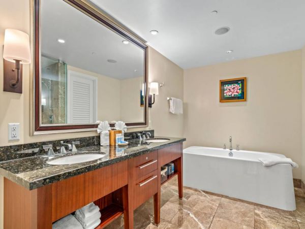 Oceanfront Kaanapali Luxury Vacation Condo  Sleeps 8 Guests