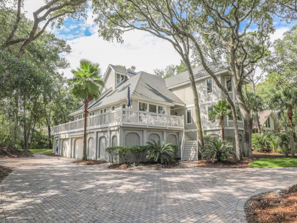 Hilton Head Vacation Pool Home Six bedroom Walk to Beach