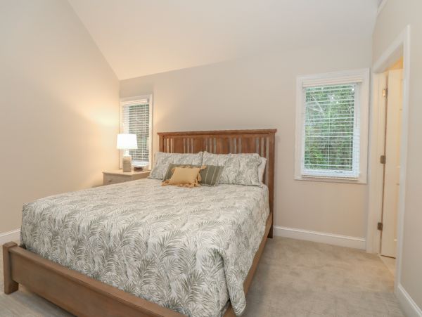 Hilton Head Vacation Pool Home Six bedroom Walk to Beach
