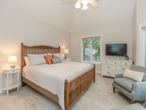 Hilton Head Vacation Pool Home Six bedroom Walk to Beach