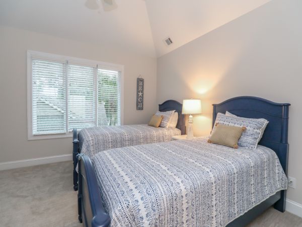 Hilton Head Vacation Pool Home Six bedroom Walk to Beach